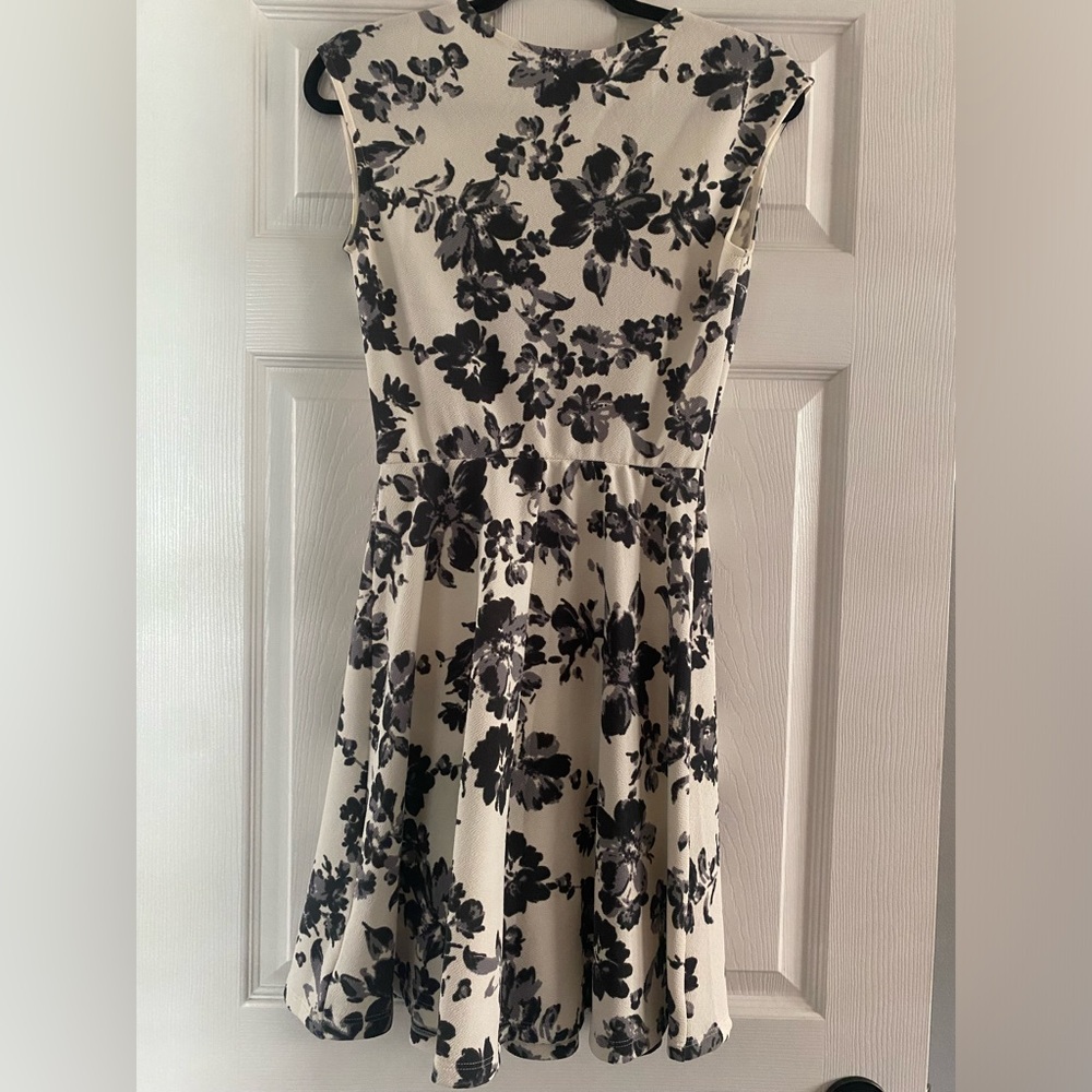 Everly Black and White Floral Dress - Picture 2 of 4